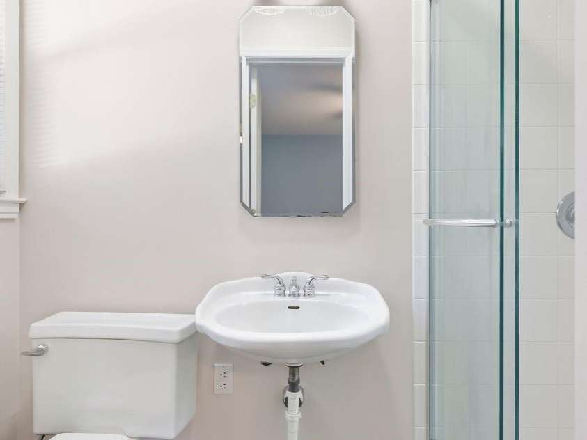 4235 Blalock Avenue, Charlotte, NC 28210.  MLS# CAR4426840, YatesRealty ID 53977. Primary Bathroom