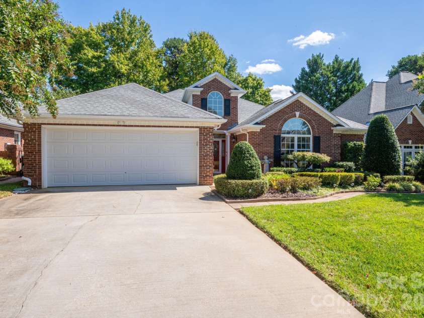 2972 Heritage Commons Lane, Gastonia, NC 28054.  MLS# CAR4426918, YatesRealty ID 53978. 