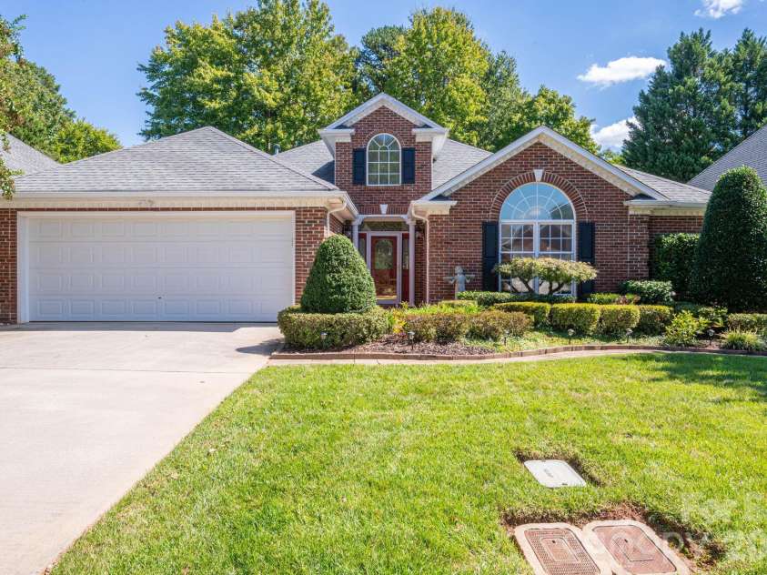 2972 Heritage Commons Lane, Gastonia, NC 28054.  MLS# CAR4426918, YatesRealty ID 53978. 