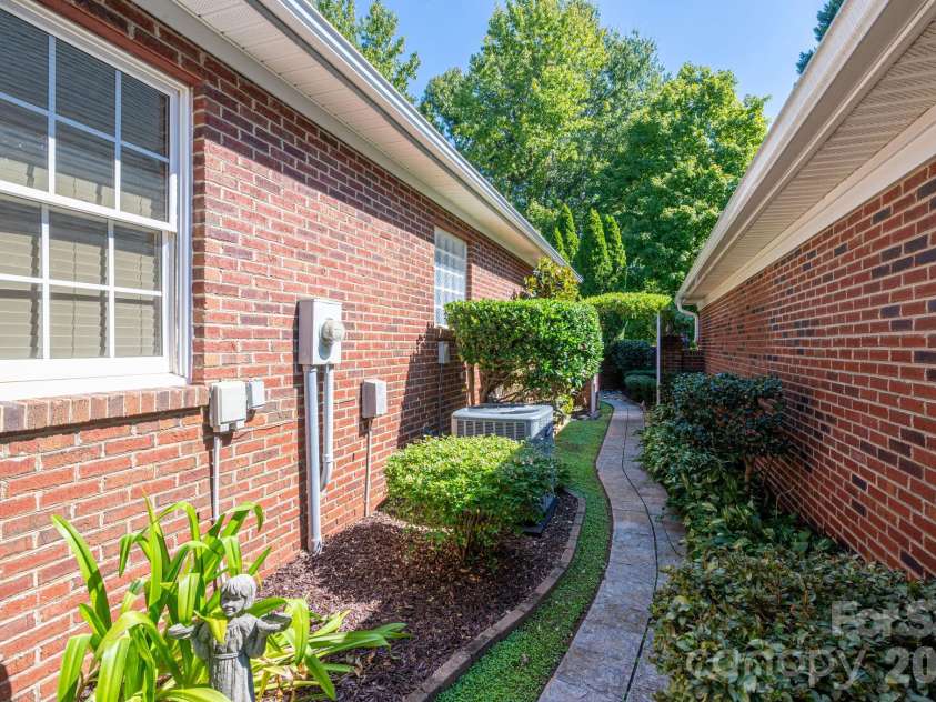 2972 Heritage Commons Lane, Gastonia, NC 28054.  MLS# CAR4426918, YatesRealty ID 53978. 