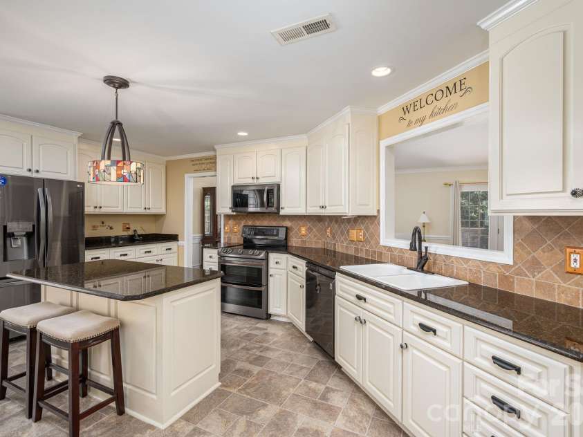 2972 Heritage Commons Lane, Gastonia, NC 28054.  MLS# CAR4426918, YatesRealty ID 53978. 