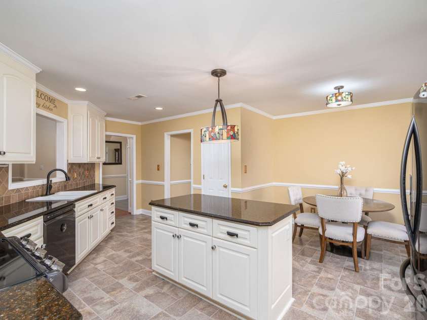 2972 Heritage Commons Lane, Gastonia, NC 28054.  MLS# CAR4426918, YatesRealty ID 53978. 