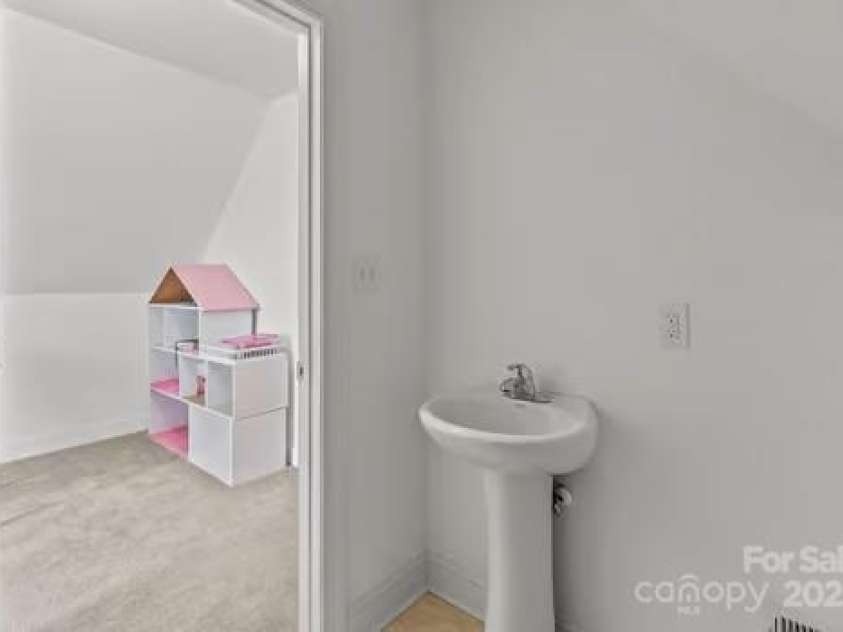 420 Spring Arbor Avenue, Salisbury, NC 28146.  MLS# CAR4237149, YatesRealty ID 5398. Bonus Room/Bedroom Half Bath