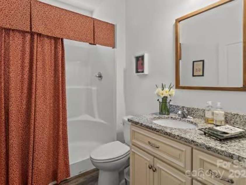 420 Spring Arbor Avenue, Salisbury, NC 28146.  MLS# CAR4237149, YatesRealty ID 5398. Hall Bath