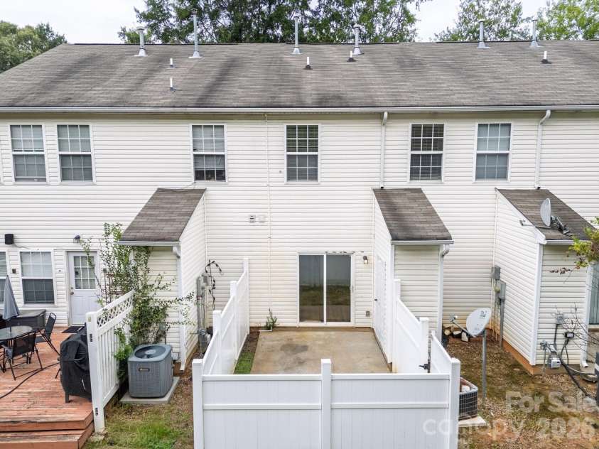 2176 Winthrop Chase Drive, Charlotte, NC 28212.  MLS# CAR4427399, YatesRealty ID 53981. 