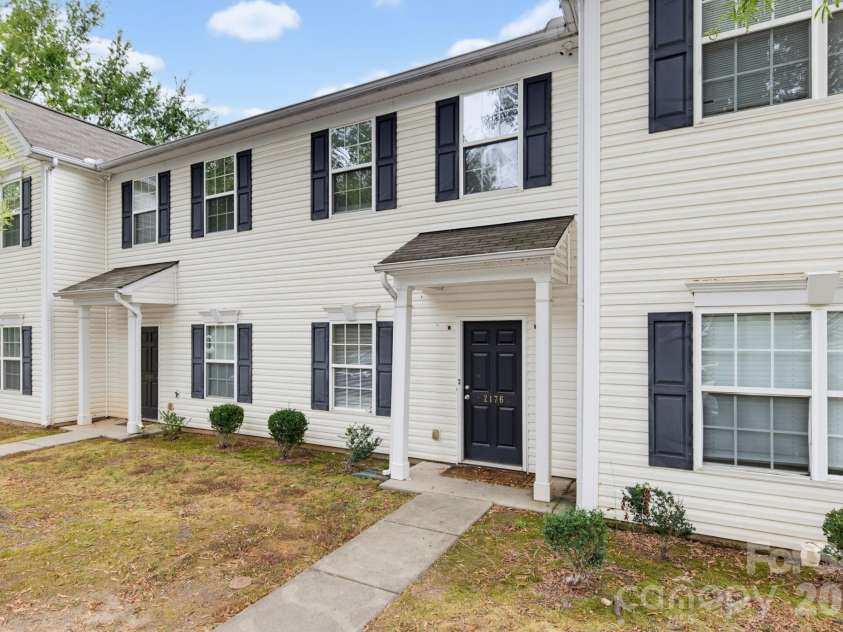 2176 Winthrop Chase Drive, Charlotte, NC 28212.  MLS# CAR4427399, YatesRealty ID 53981. 