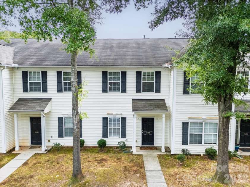2176 Winthrop Chase Drive, Charlotte, NC 28212.  MLS# CAR4427399, YatesRealty ID 53981. 