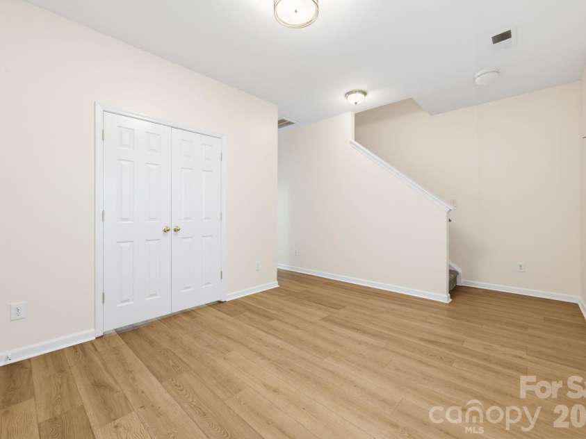 2176 Winthrop Chase Drive, Charlotte, NC 28212.  MLS# CAR4427399, YatesRealty ID 53981. 