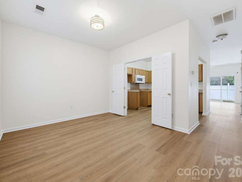 2176 Winthrop Chase Drive, Charlotte, NC 28212.  MLS# CAR4427399, YatesRealty ID 53981. 