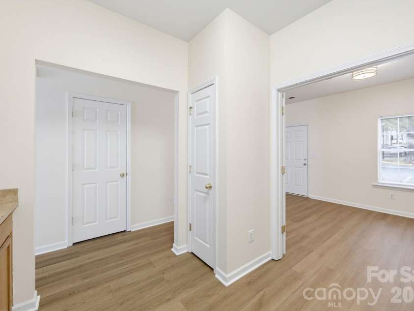 2176 Winthrop Chase Drive, Charlotte, NC 28212.  MLS# CAR4427399, YatesRealty ID 53981. 
