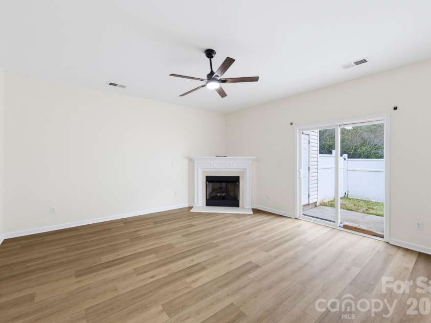 2176 Winthrop Chase Drive, Charlotte, NC 28212.  MLS# CAR4427399, YatesRealty ID 53981. 