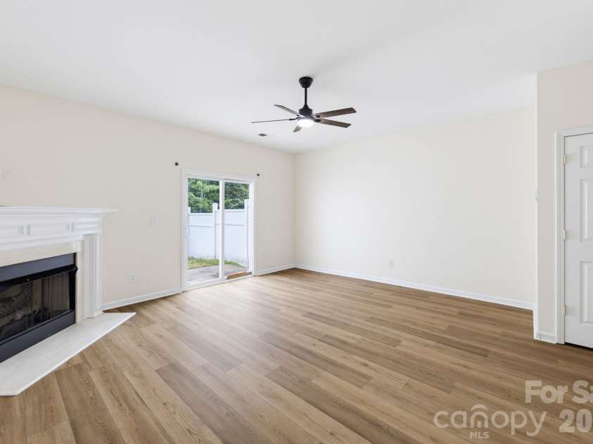 2176 Winthrop Chase Drive, Charlotte, NC 28212.  MLS# CAR4427399, YatesRealty ID 53981. 