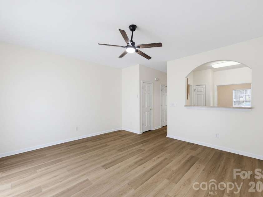2176 Winthrop Chase Drive, Charlotte, NC 28212.  MLS# CAR4427399, YatesRealty ID 53981. 