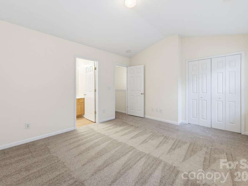 2176 Winthrop Chase Drive, Charlotte, NC 28212.  MLS# CAR4427399, YatesRealty ID 53981. 