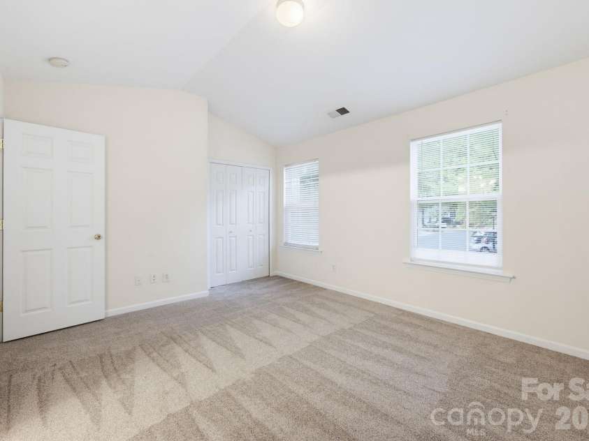 2176 Winthrop Chase Drive, Charlotte, NC 28212.  MLS# CAR4427399, YatesRealty ID 53981. 
