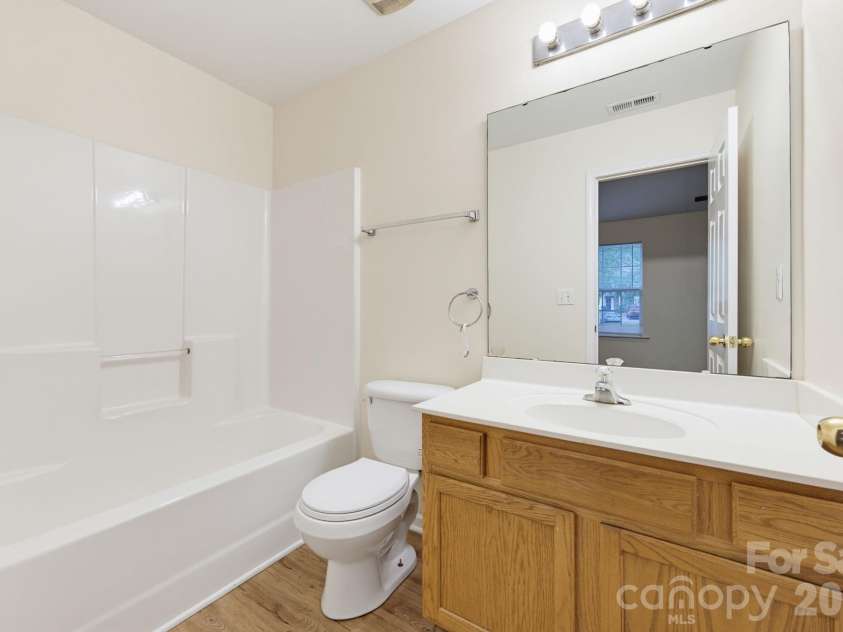 2176 Winthrop Chase Drive, Charlotte, NC 28212.  MLS# CAR4427399, YatesRealty ID 53981. 