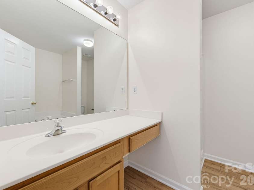2176 Winthrop Chase Drive, Charlotte, NC 28212.  MLS# CAR4427399, YatesRealty ID 53981. 