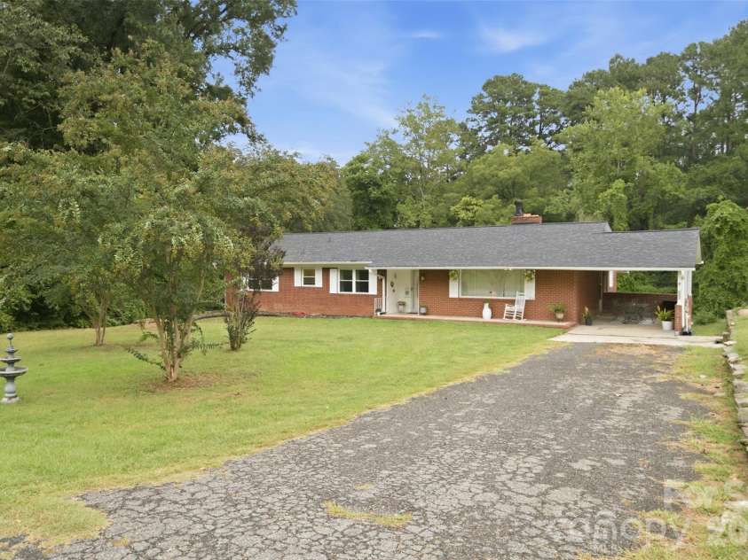 914 Springdale Lane, Gastonia, NC 28052.  MLS# CAR4427496, YatesRealty ID 53984. 