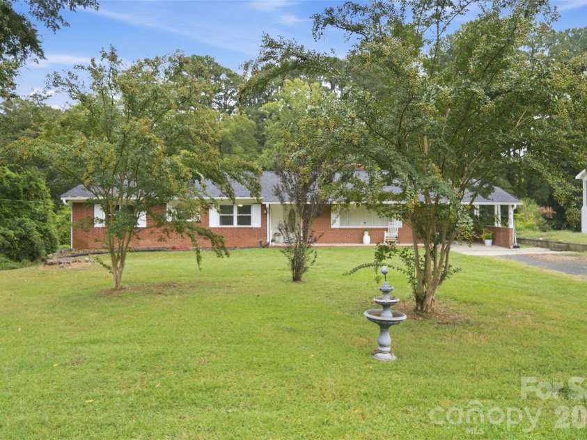 914 Springdale Lane, Gastonia, NC 28052.  MLS# CAR4427496, YatesRealty ID 53984. 