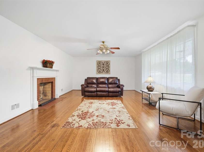 914 Springdale Lane, Gastonia, NC 28052.  MLS# CAR4427496, YatesRealty ID 53984. 