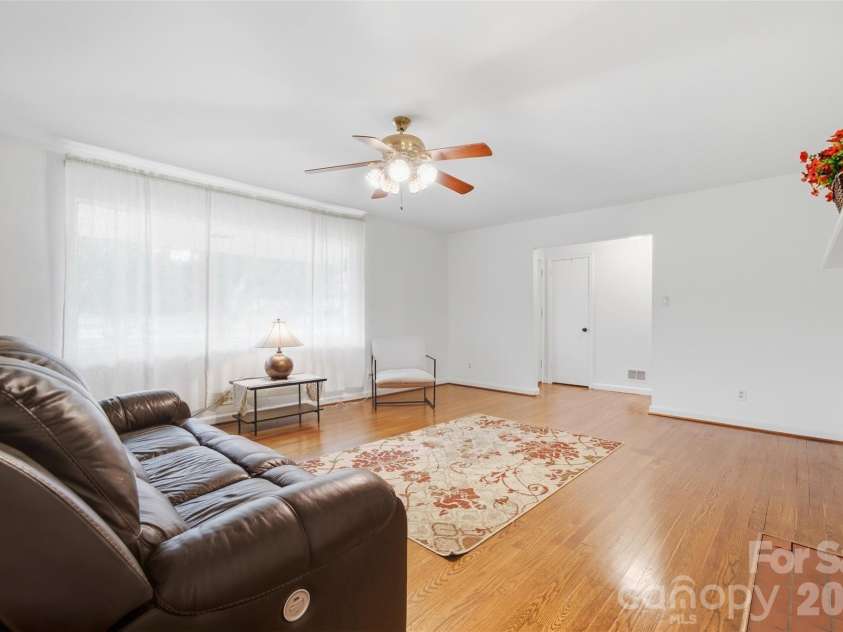 914 Springdale Lane, Gastonia, NC 28052.  MLS# CAR4427496, YatesRealty ID 53984. 