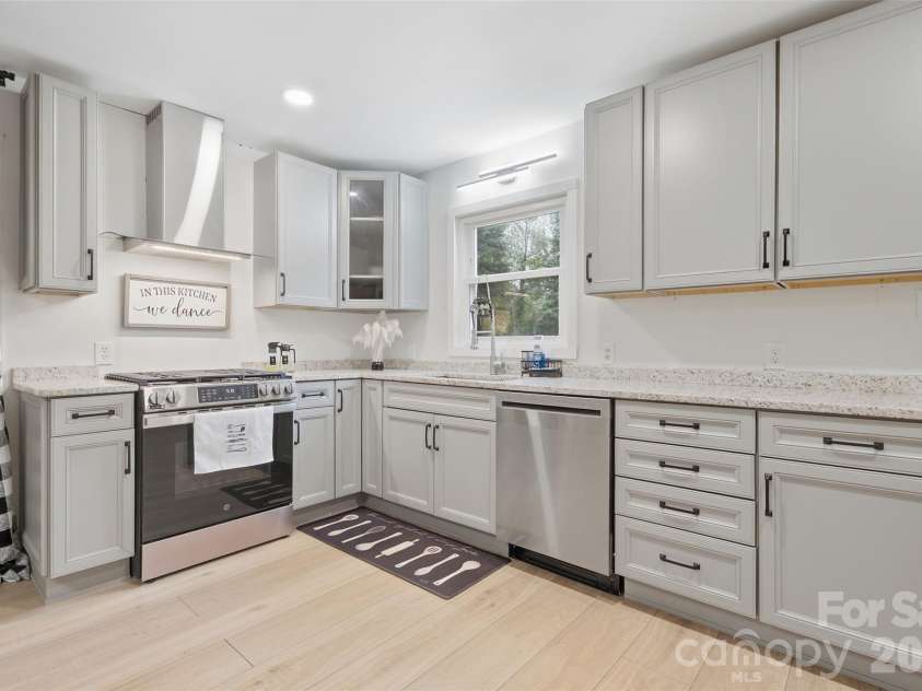 914 Springdale Lane, Gastonia, NC 28052.  MLS# CAR4427496, YatesRealty ID 53984. 