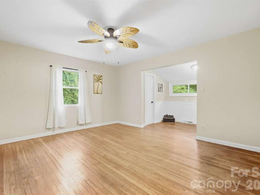 914 Springdale Lane, Gastonia, NC 28052.  MLS# CAR4427496, YatesRealty ID 53984. 