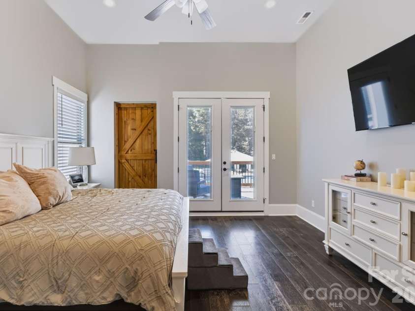 7001 Duncan Road, Indian Trail, NC 28079.  MLS# CAR4427411, YatesRealty ID 53985. Primary Suite