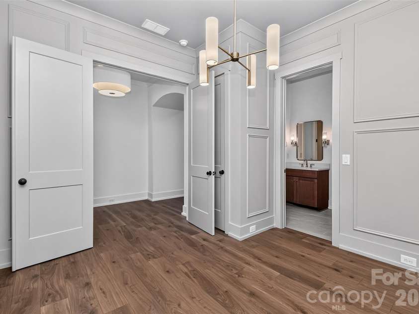 4809 Currituck Drive, Charlotte, NC 28210.  MLS# CAR4427425, YatesRealty ID 53986. 