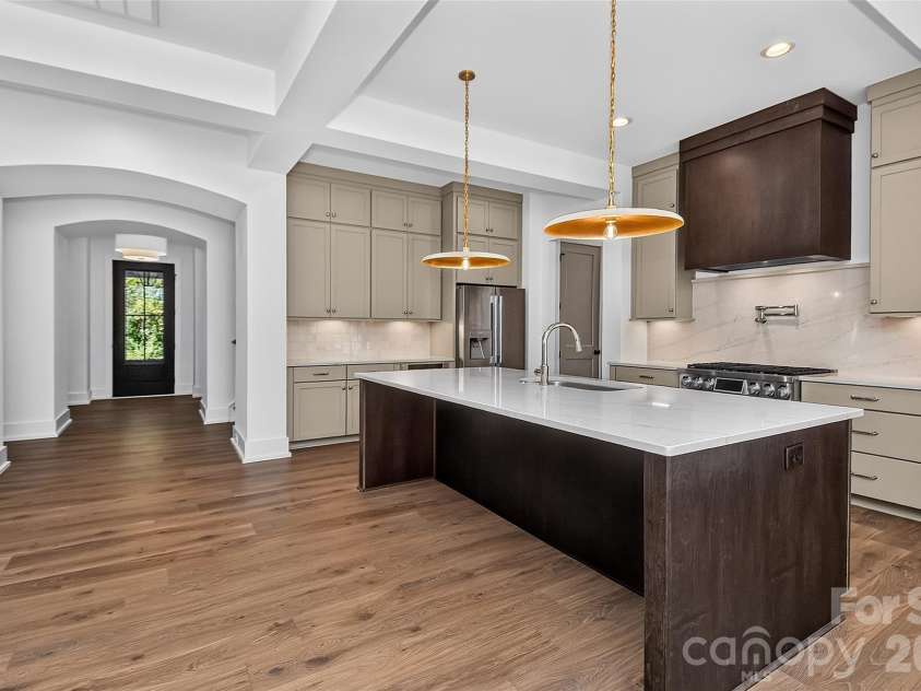 4809 Currituck Drive, Charlotte, NC 28210.  MLS# CAR4427425, YatesRealty ID 53986. 