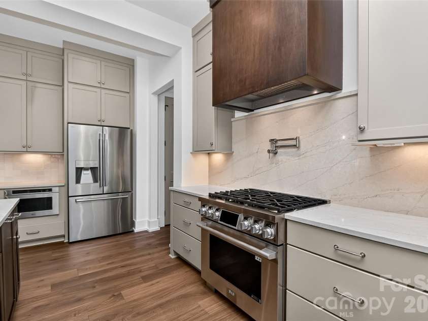 4809 Currituck Drive, Charlotte, NC 28210.  MLS# CAR4427425, YatesRealty ID 53986. 