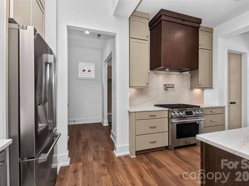 4809 Currituck Drive, Charlotte, NC 28210.  MLS# CAR4427425, YatesRealty ID 53986. 