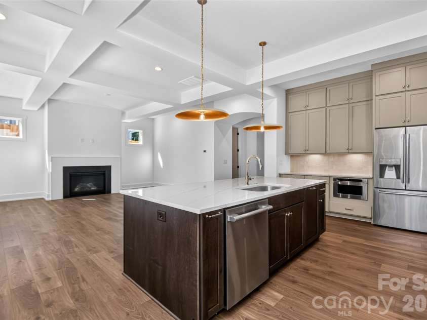 4809 Currituck Drive, Charlotte, NC 28210.  MLS# CAR4427425, YatesRealty ID 53986. 