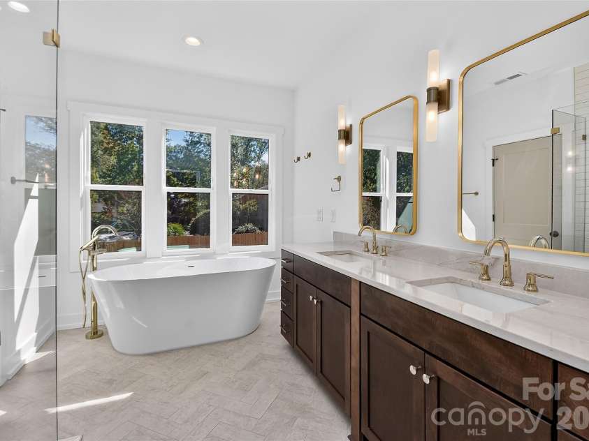 4809 Currituck Drive, Charlotte, NC 28210.  MLS# CAR4427425, YatesRealty ID 53986. 