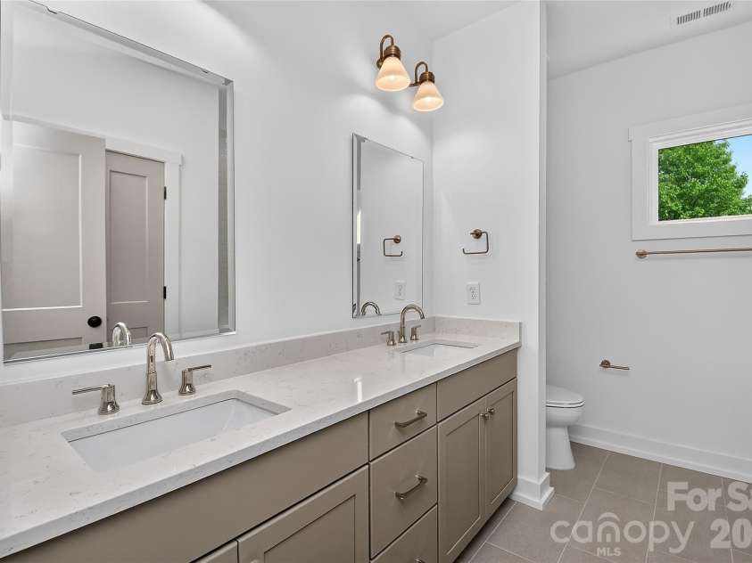 4809 Currituck Drive, Charlotte, NC 28210.  MLS# CAR4427425, YatesRealty ID 53986. 