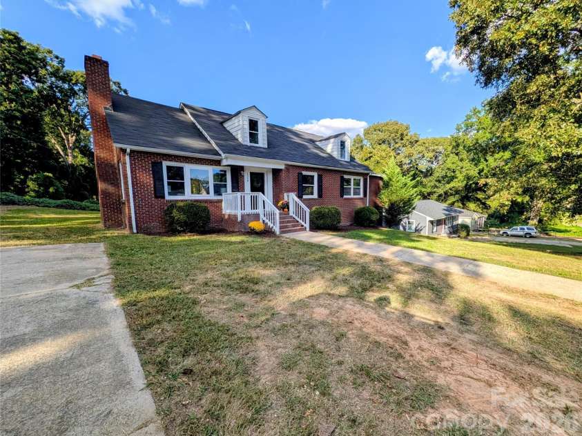 2048 Simmons Street, Gastonia, NC 28052.  MLS# CAR4427061, YatesRealty ID 53987. 