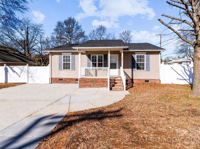 700 Leonard Avenue, Kannapolis, NC 28081.  MLS# CAR4214799, YatesRealty ID 5399. 