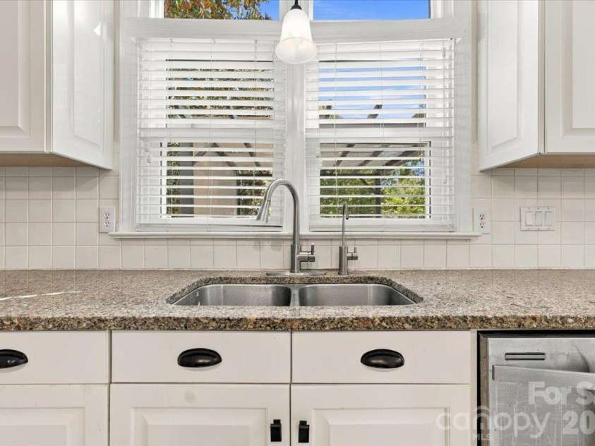 178 Cove Creek Loop, Mooresville, NC 28117.  MLS# CAR4424968, YatesRealty ID 53992. Double sinks with a view of a beautiful private backyard.