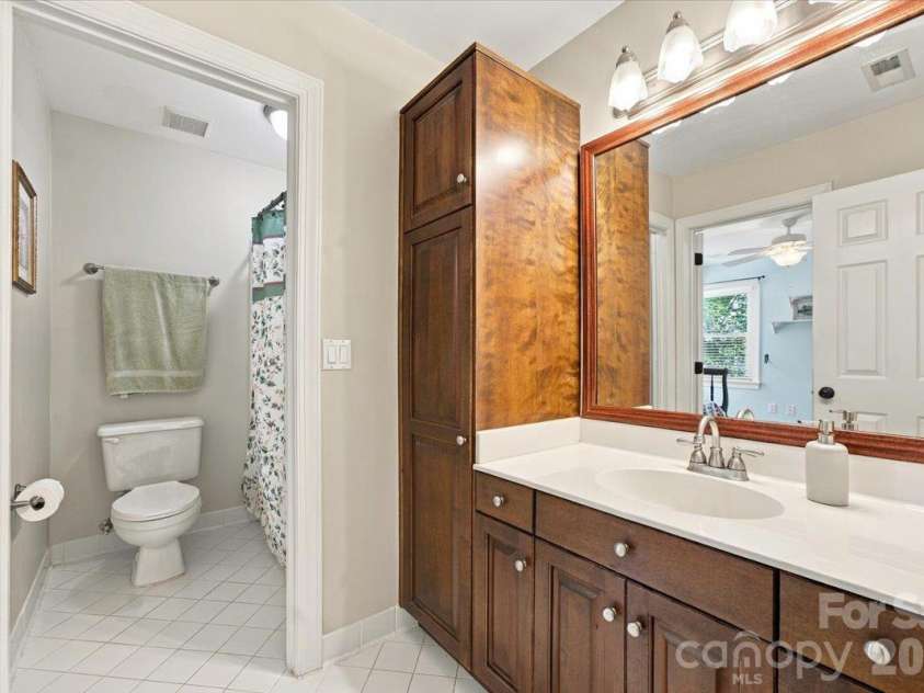 178 Cove Creek Loop, Mooresville, NC 28117.  MLS# CAR4424968, YatesRealty ID 53992. Ensuite bathroom