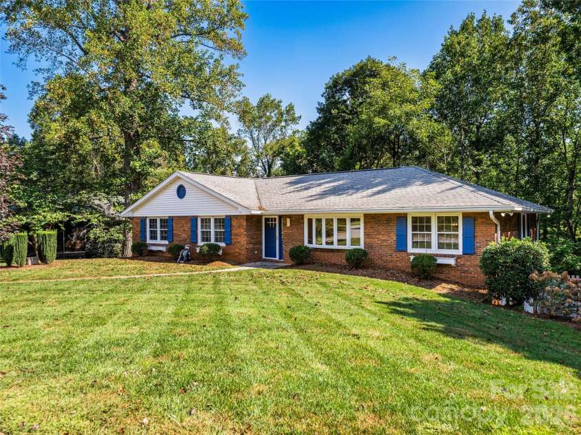 531 Bluebird Ridge, Asheville, NC 28804.  MLS# CAR4424625, YatesRealty ID 53994. 