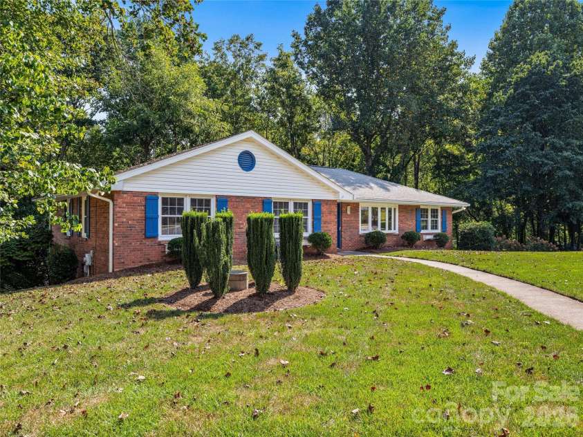 531 Bluebird Ridge, Asheville, NC 28804.  MLS# CAR4424625, YatesRealty ID 53994. 