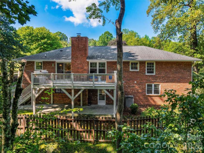 531 Bluebird Ridge, Asheville, NC 28804.  MLS# CAR4424625, YatesRealty ID 53994. 