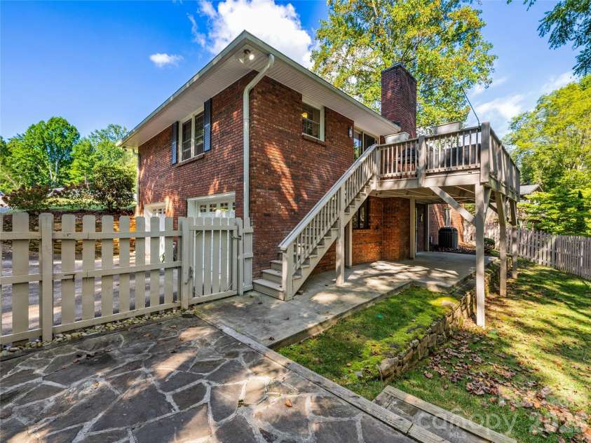 531 Bluebird Ridge, Asheville, NC 28804.  MLS# CAR4424625, YatesRealty ID 53994. 