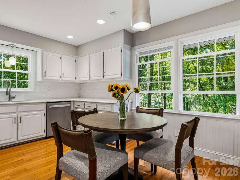531 Bluebird Ridge, Asheville, NC 28804.  MLS# CAR4424625, YatesRealty ID 53994. Eat in kitchen.