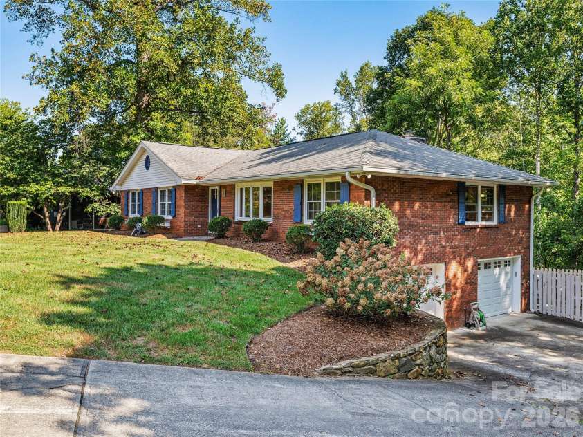 531 Bluebird Ridge, Asheville, NC 28804.  MLS# CAR4424625, YatesRealty ID 53994. Front View and driveway.