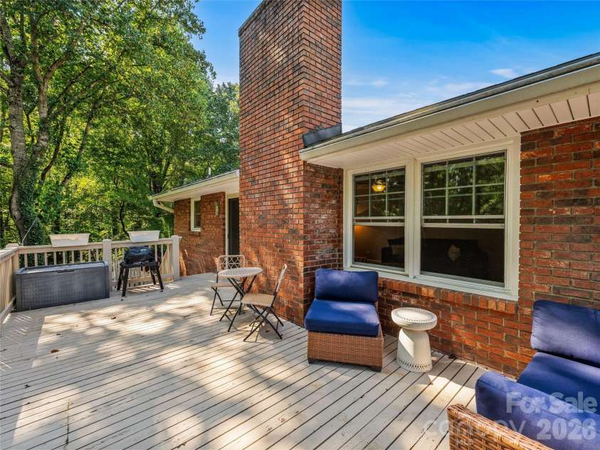 531 Bluebird Ridge, Asheville, NC 28804.  MLS# CAR4424625, YatesRealty ID 53994. Upper deck.