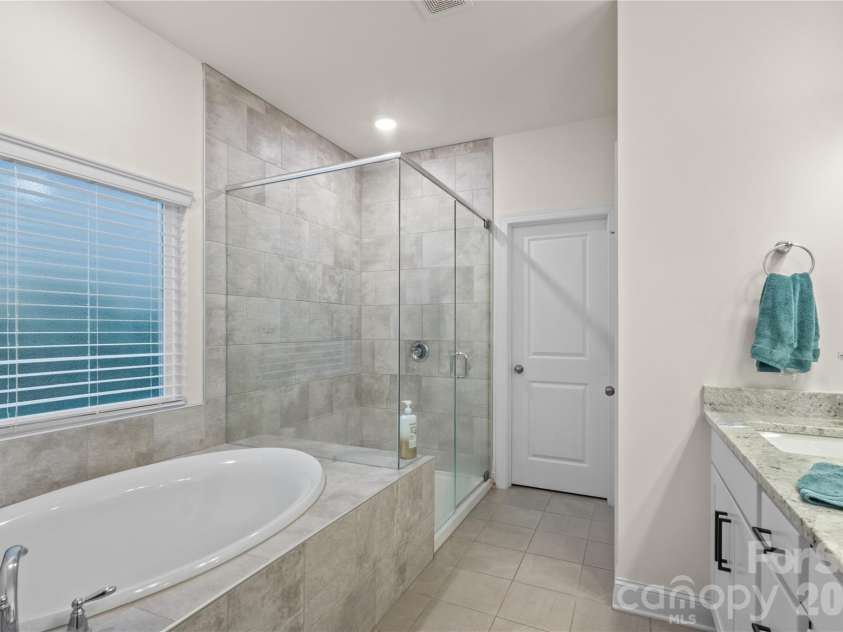 4020 Clapton Drive, Lancaster, SC 29720.  MLS# CAR4426441, YatesRealty ID 53996. Primary Bath