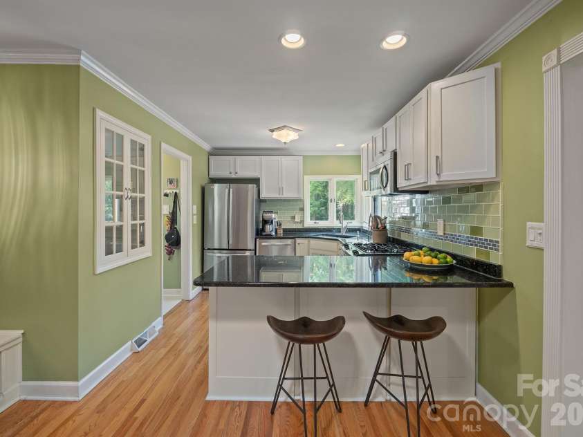 6009 Bismark Place, Charlotte, NC 28211.  MLS# CAR4425141, YatesRealty ID 53997. 