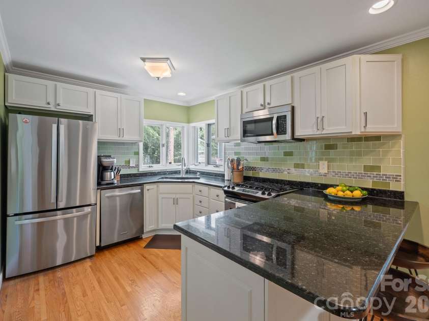 6009 Bismark Place, Charlotte, NC 28211.  MLS# CAR4425141, YatesRealty ID 53997. 