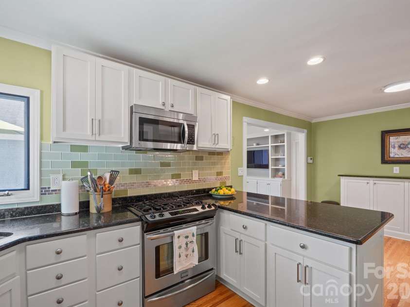 6009 Bismark Place, Charlotte, NC 28211.  MLS# CAR4425141, YatesRealty ID 53997. 